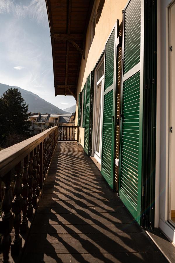 Guesthouse Diwine Merano Exterior foto A balcony in Italy