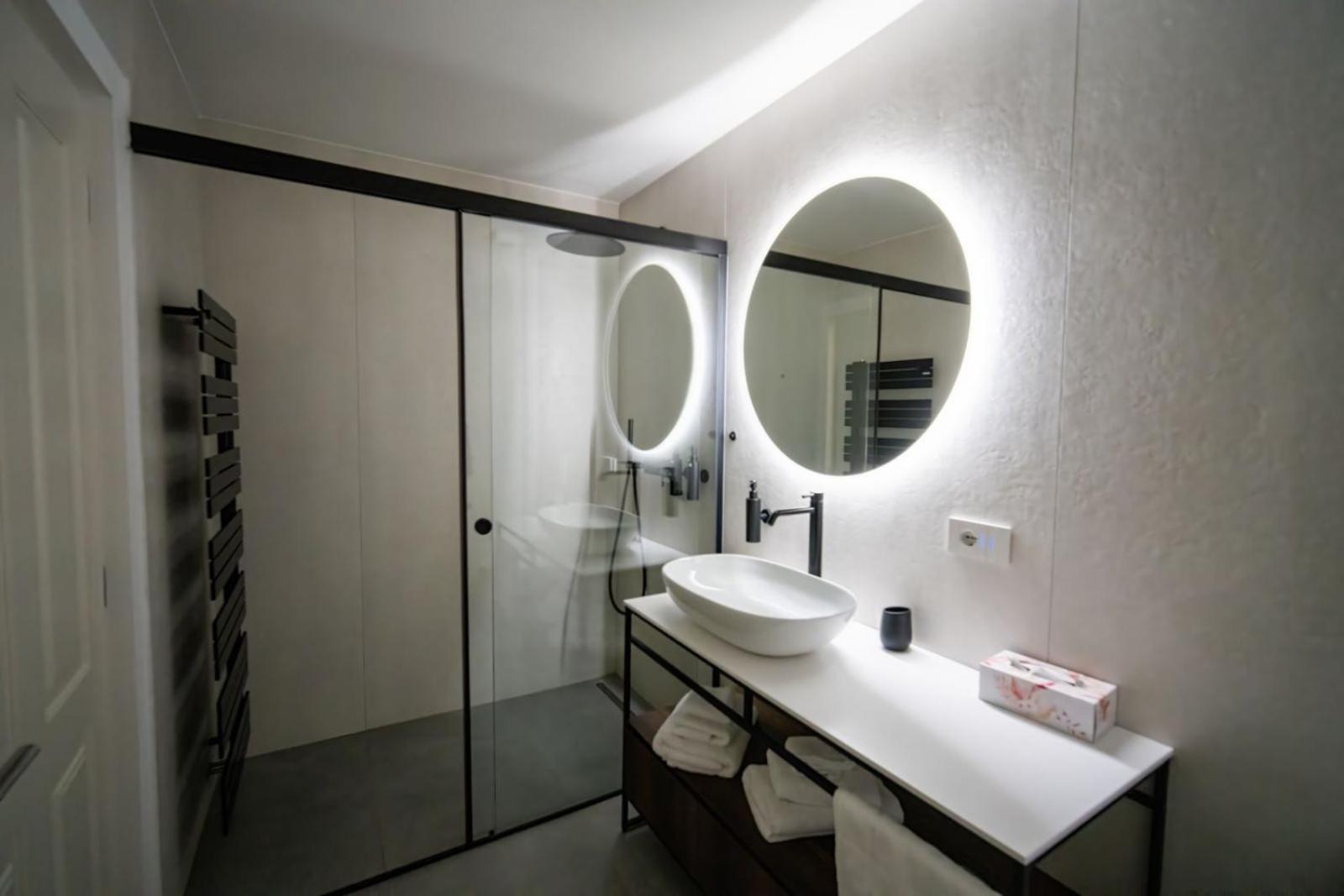 Guesthouse Diwine Merano Exterior foto Bathroom with a shower enclosure